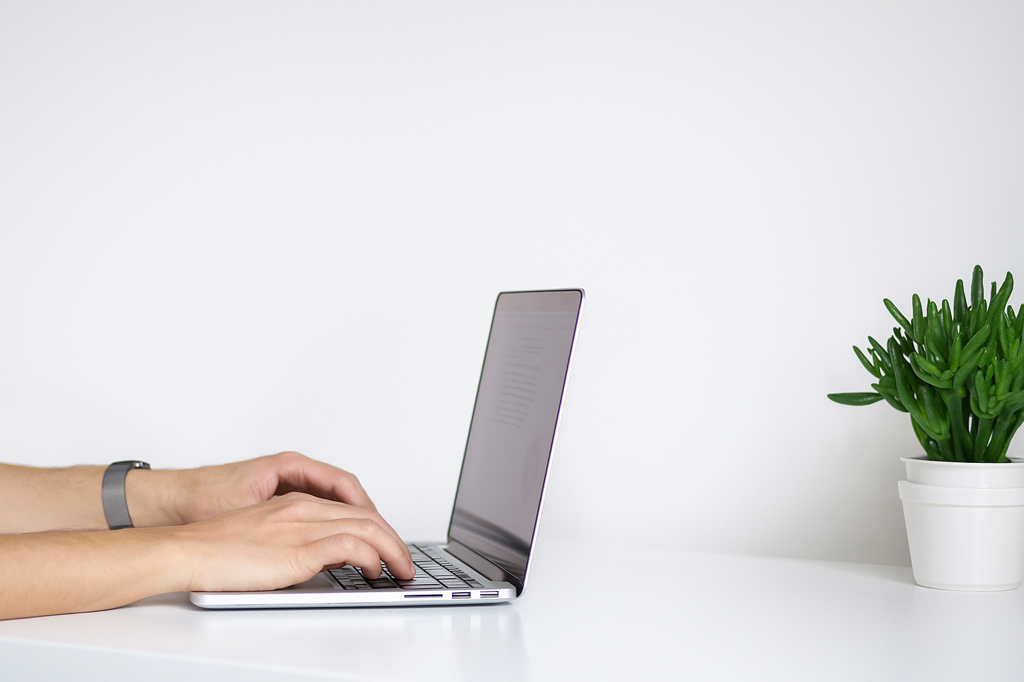 milemark_typing on laptop